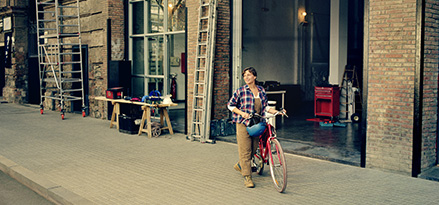 femme à vélo